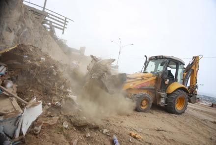 Maquinaria pesada de la Municipalidad para recoger 80 toneladas de desechos