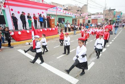 Civismo y patriotismo de parte de los escolares en el desfile